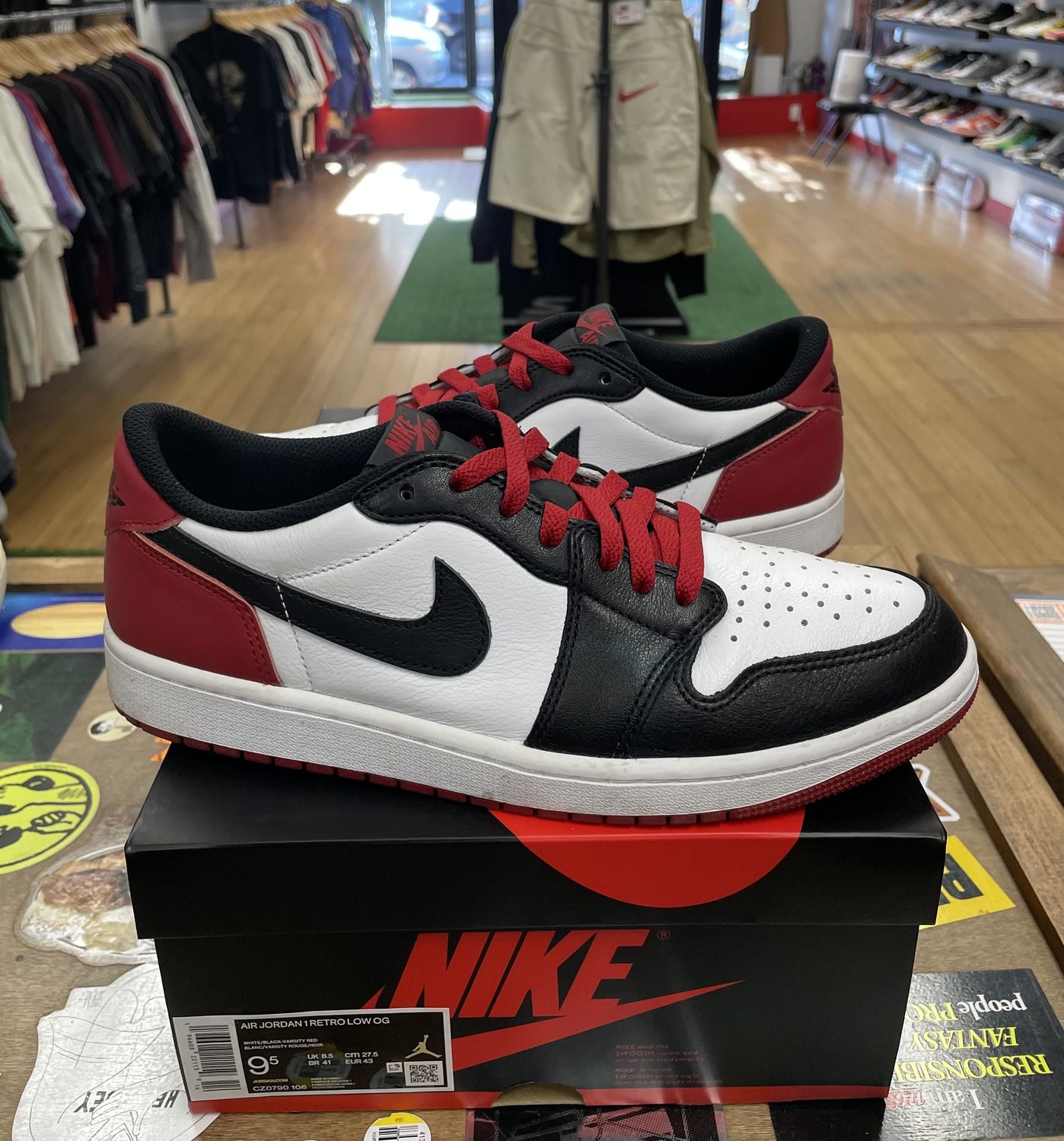 Pre Owned Jordan 1 Retro Low OG Black Toe (2023) Size 9.5