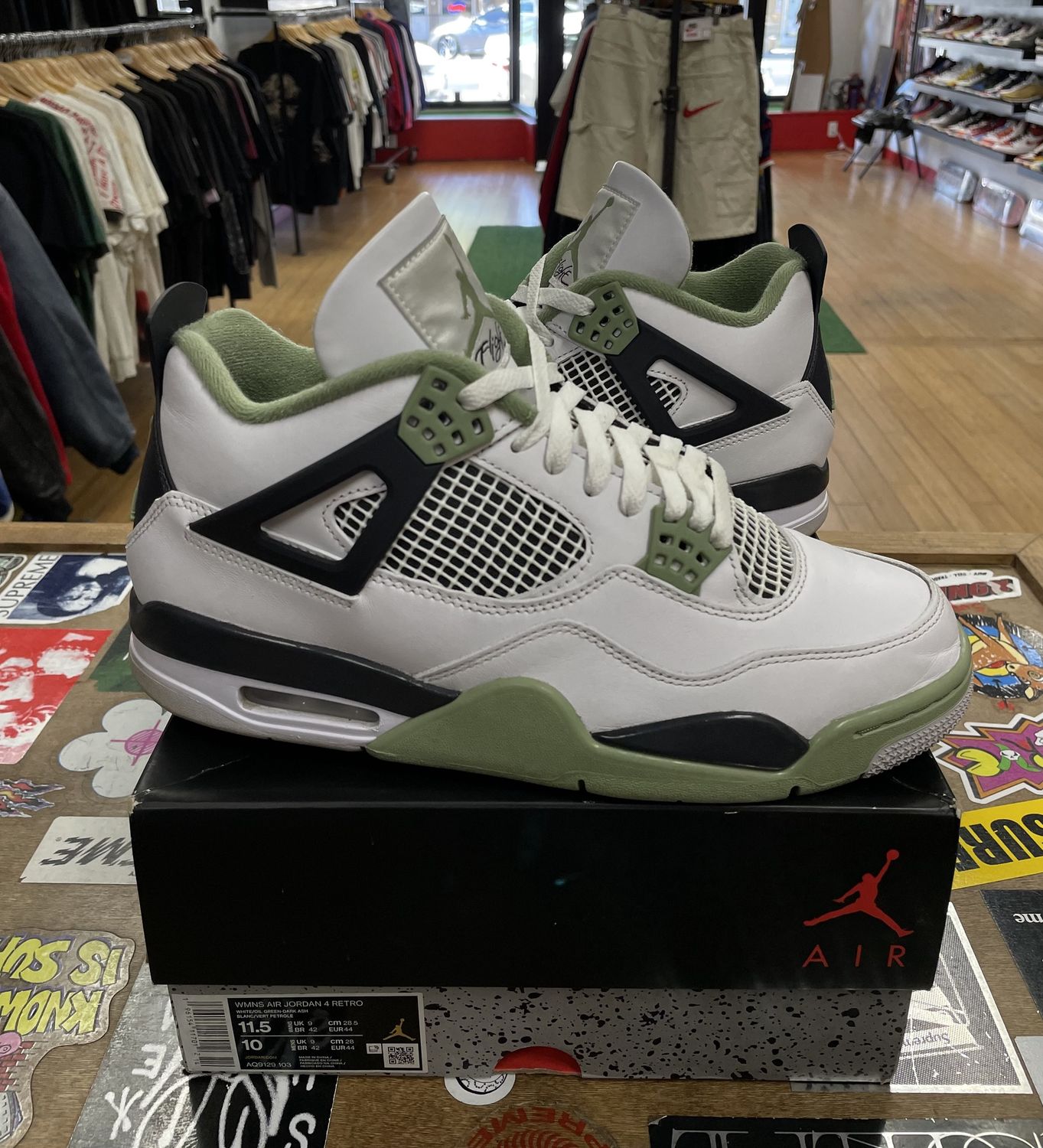 Jordan 4 Retro Seafoam (Women&#39;s) Size 10M Used