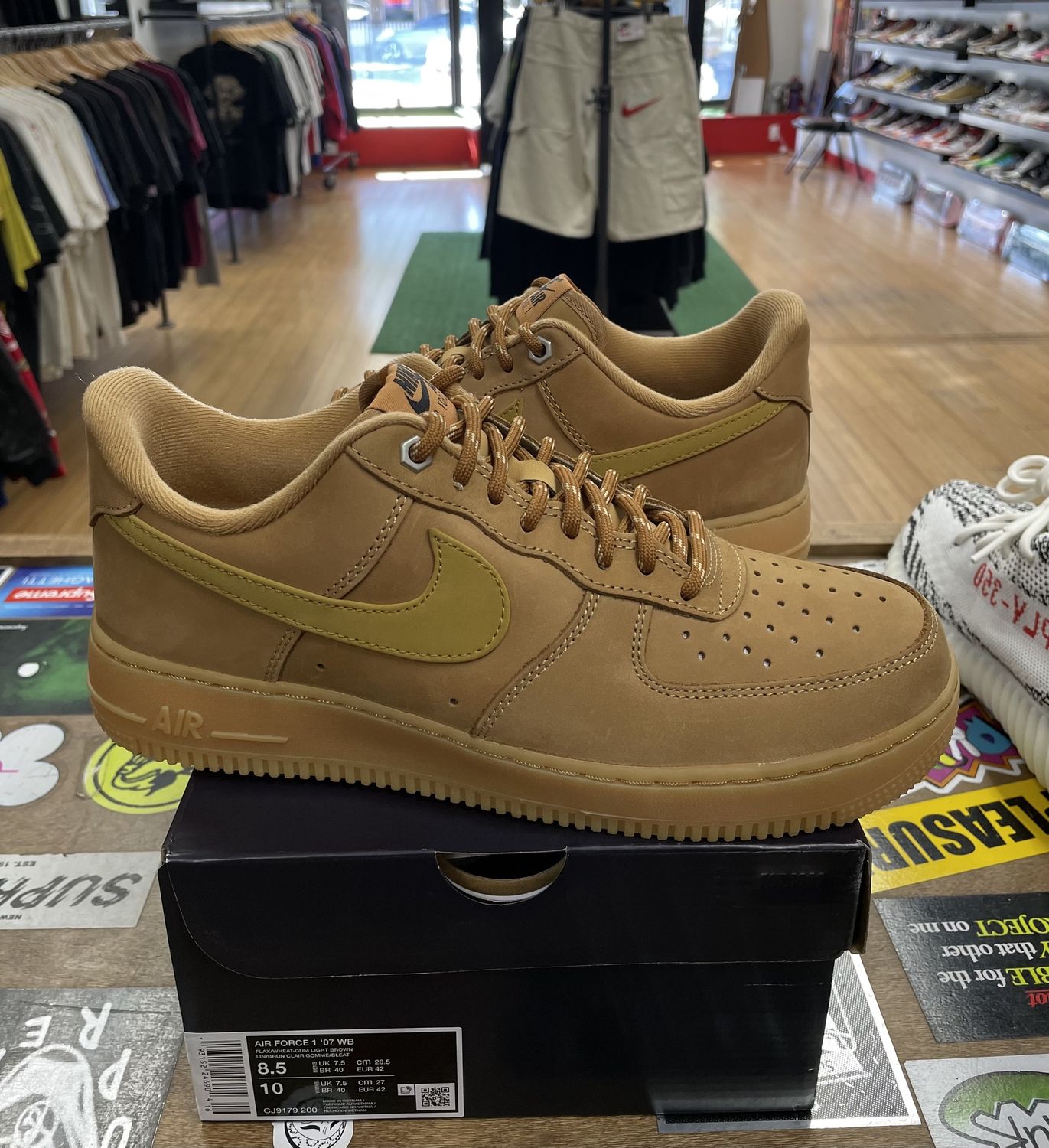 DS Nike Air Force 1 Low Flax Wheat Size 8.5
