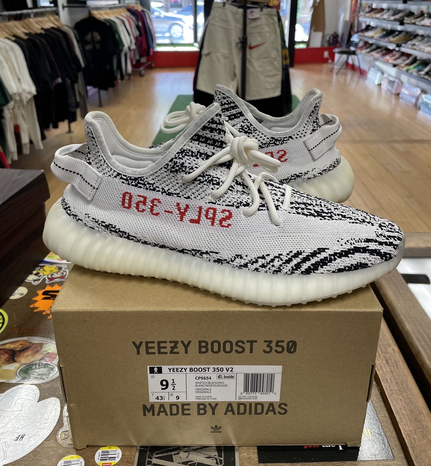 Pre Owned Yeezy Boost 350 V2 Size 9.5
