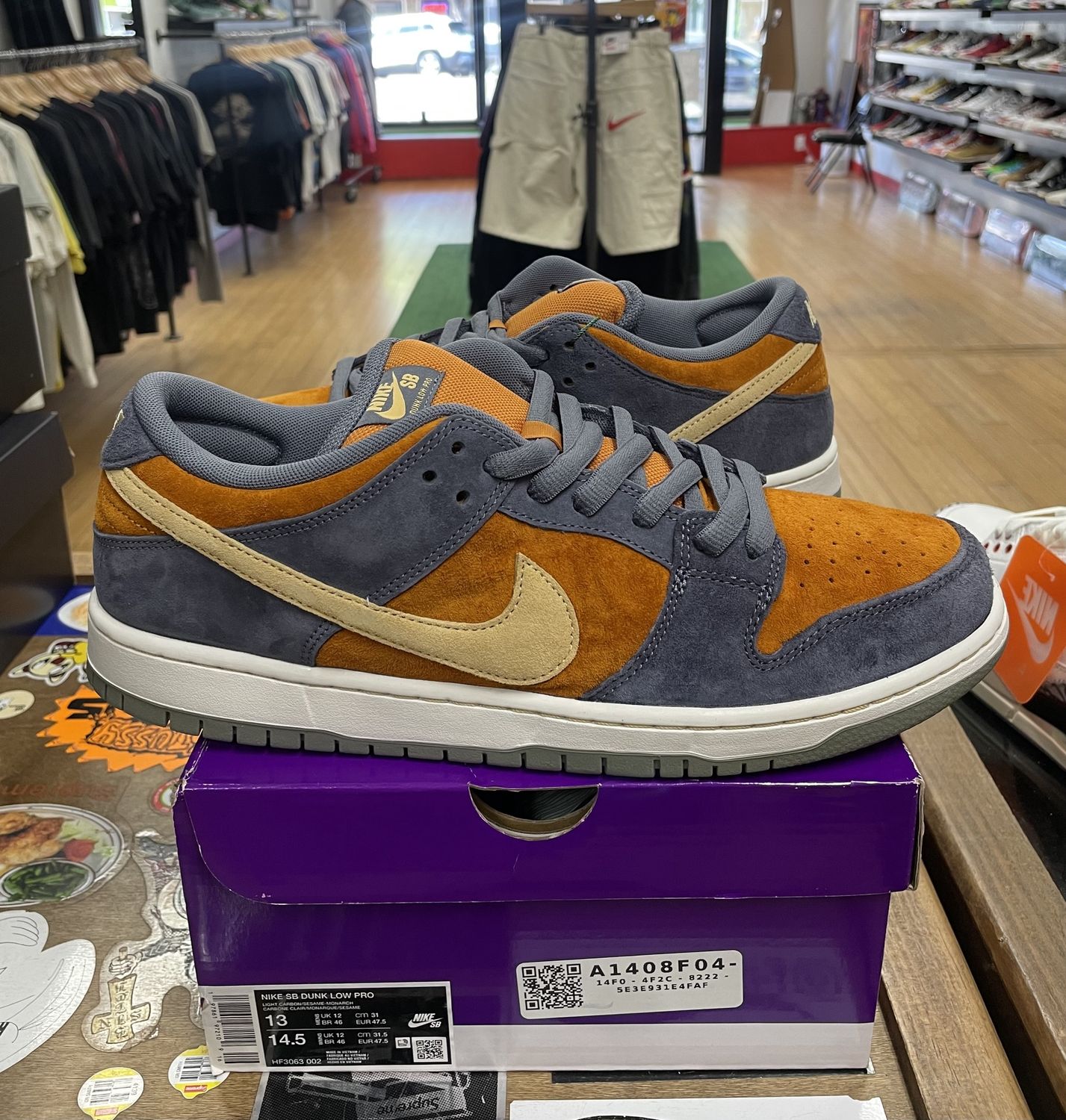 DS Nike SB Dunk Low Light Carbon Monarch Size 13