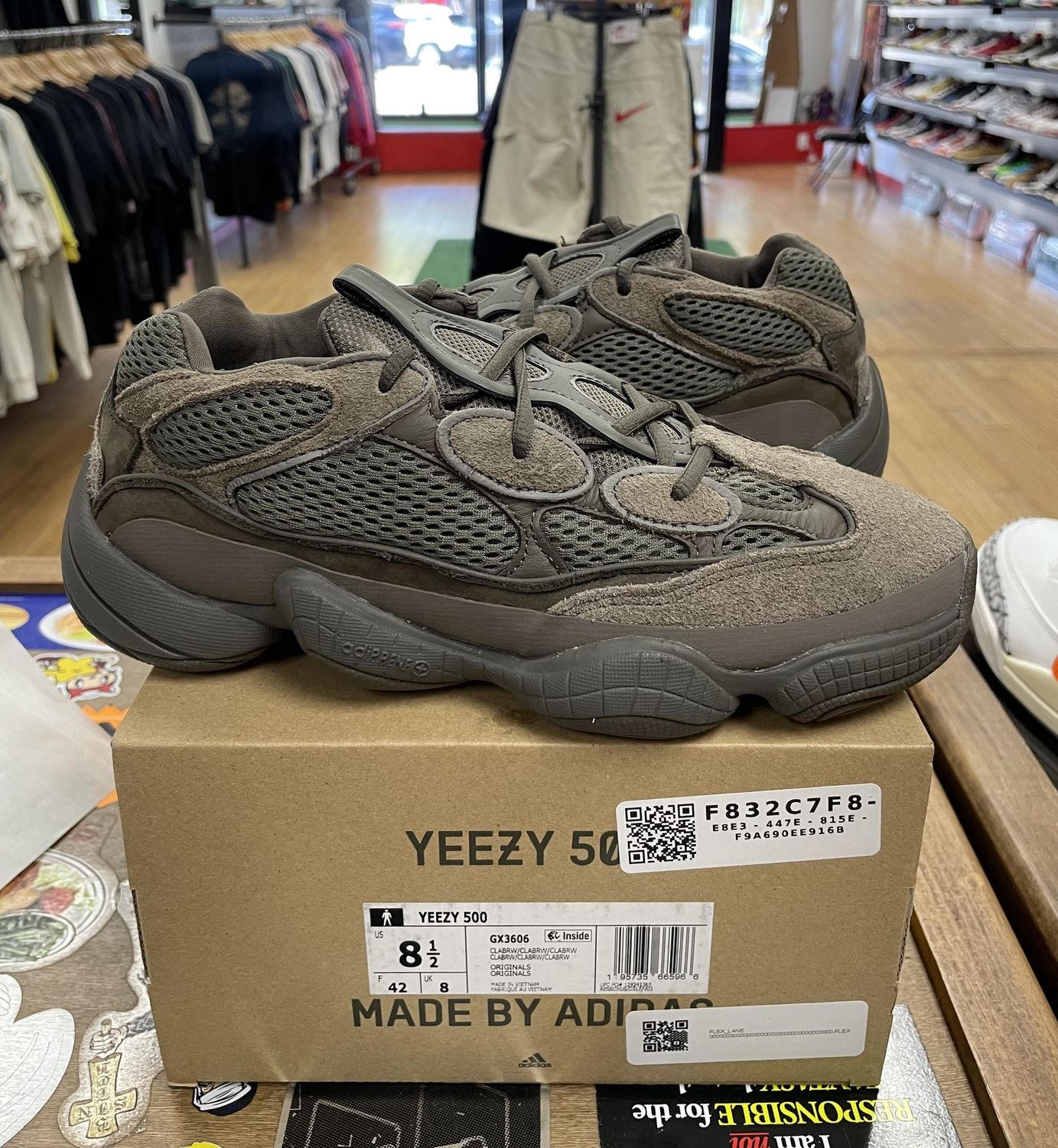 DS Adidas Yeezy 500 Clay Brown Size 8.5
