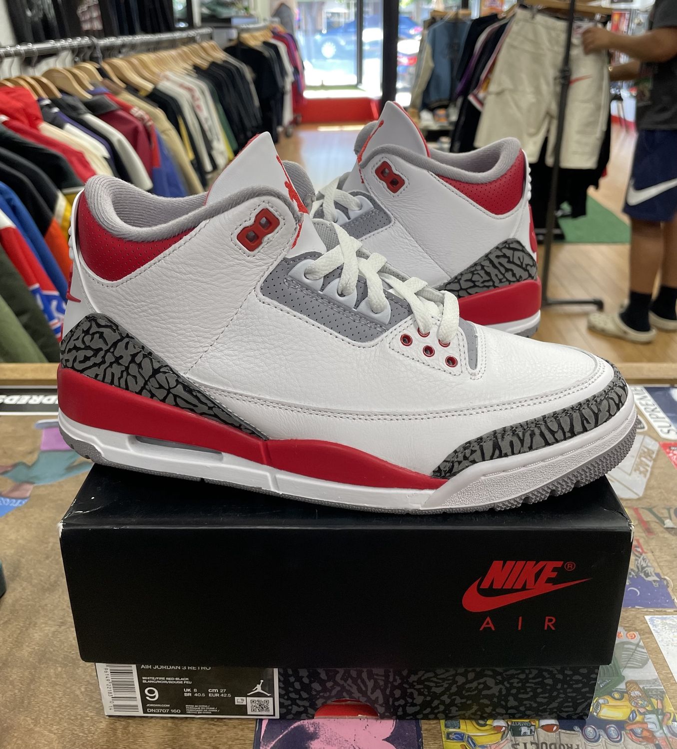 Pre Owned Jordan 3 Fire Red Size 9