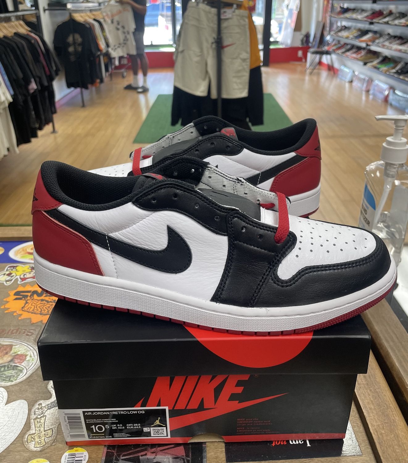 Jordan 1 Retro Low OG Black Toe (2023) Size 10.5 DS
