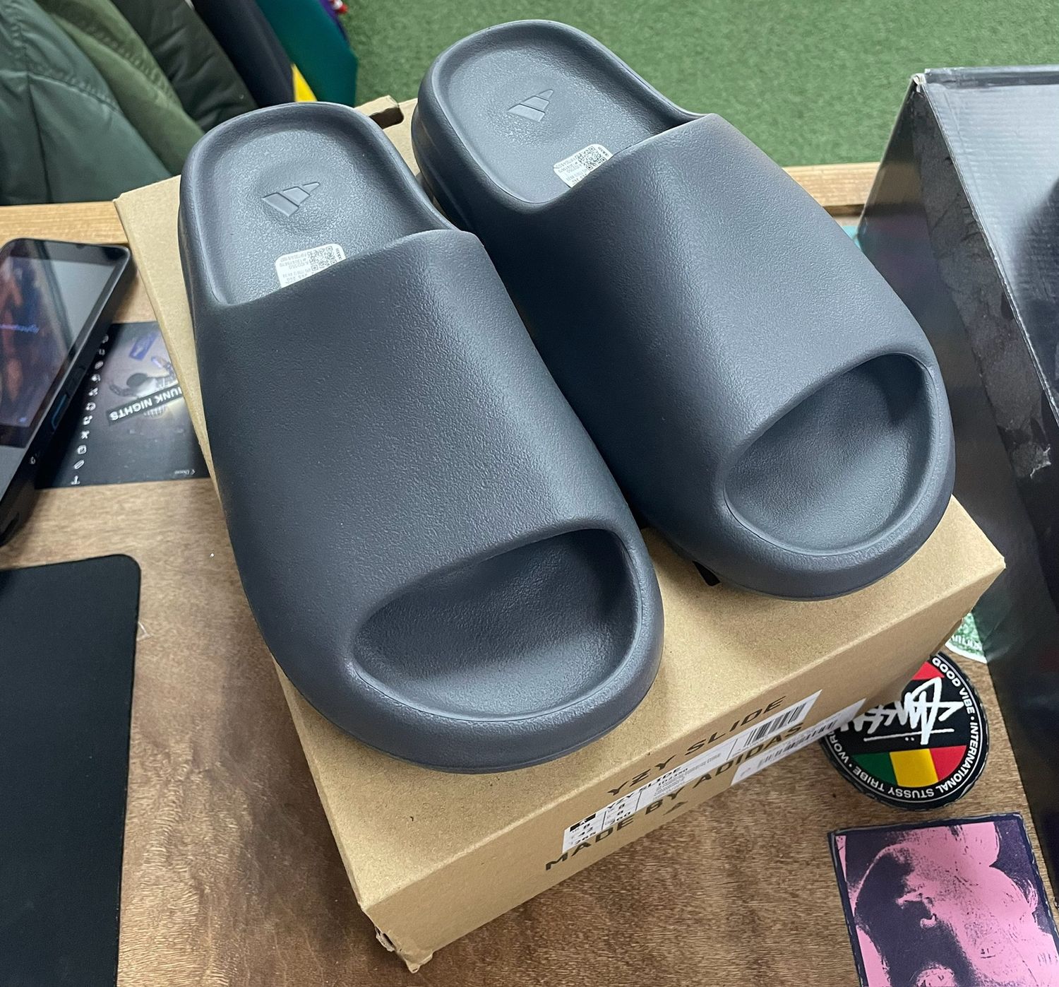DS Adidas Yeezy Slide Slate Grey Size 8