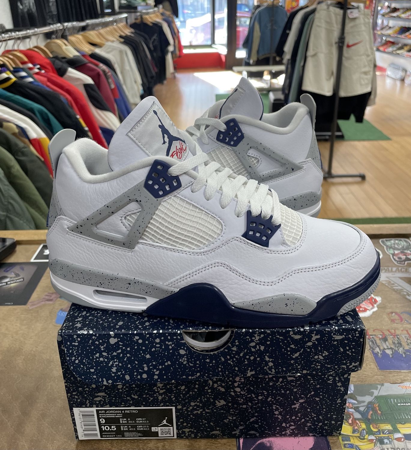 Lightly Worn Jordan 4 Retro Midnight Navy Size 9