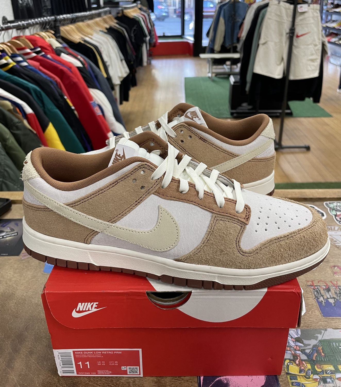 Pre Owned Nike Dunk Low Medium Curry Size 11
