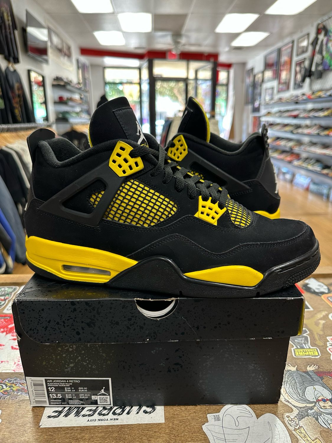Jordan 4 Retro Thunder (2023) Size 12 Pre Owned
