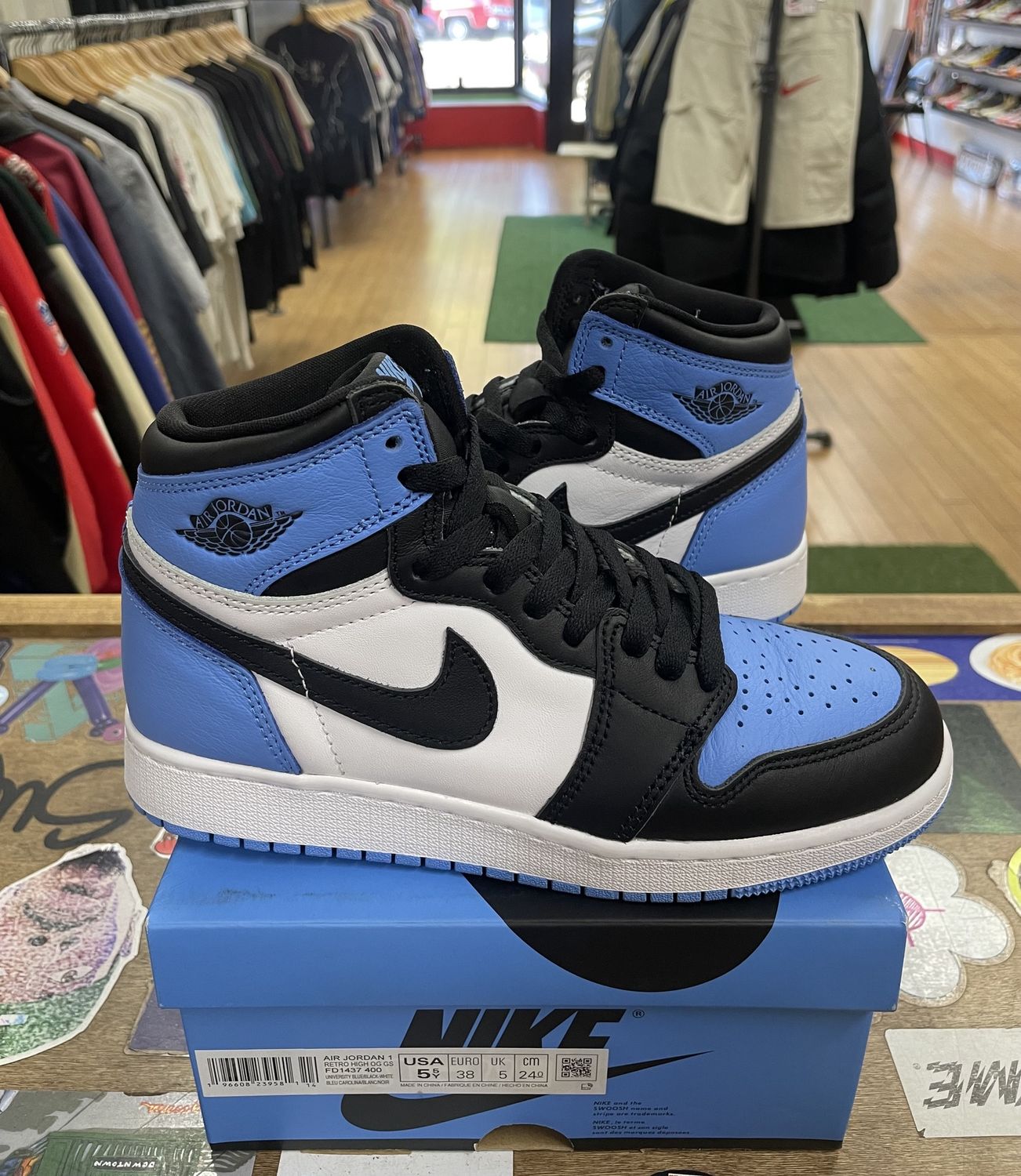 Jordan 1 Retro High OG UNC Toe (GS) Size 5.5y Used