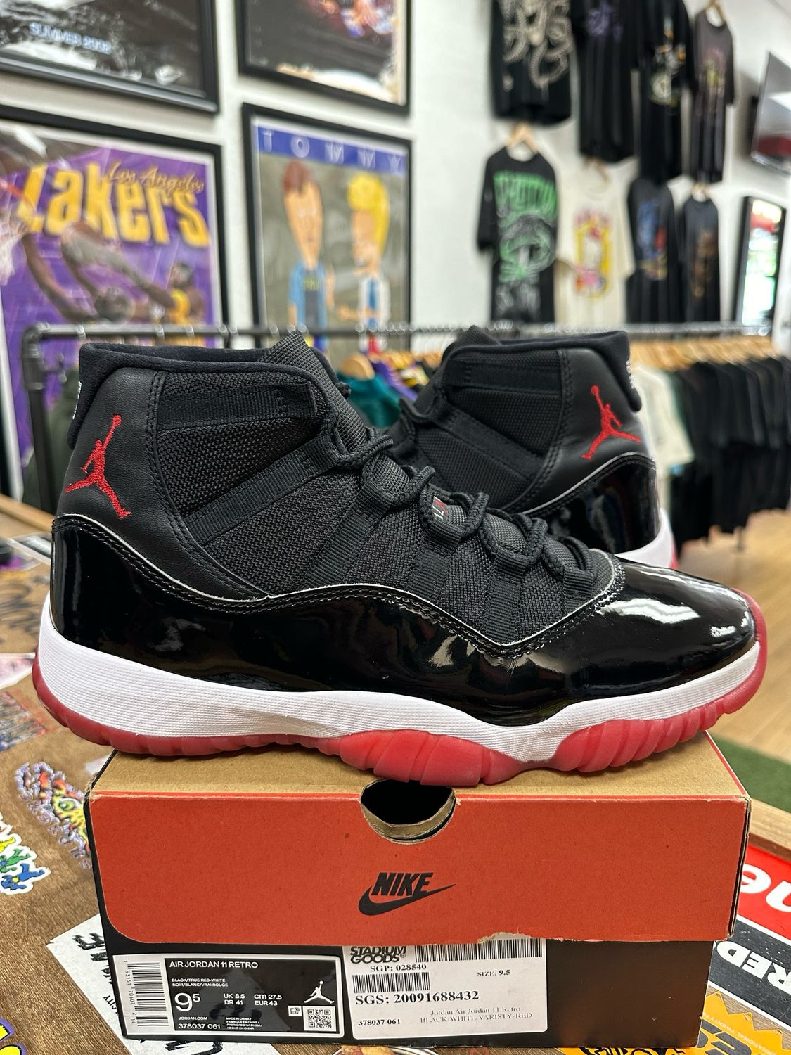 Jordan 11 Retro Playoffs Bred (2019) Size 9.5 Used