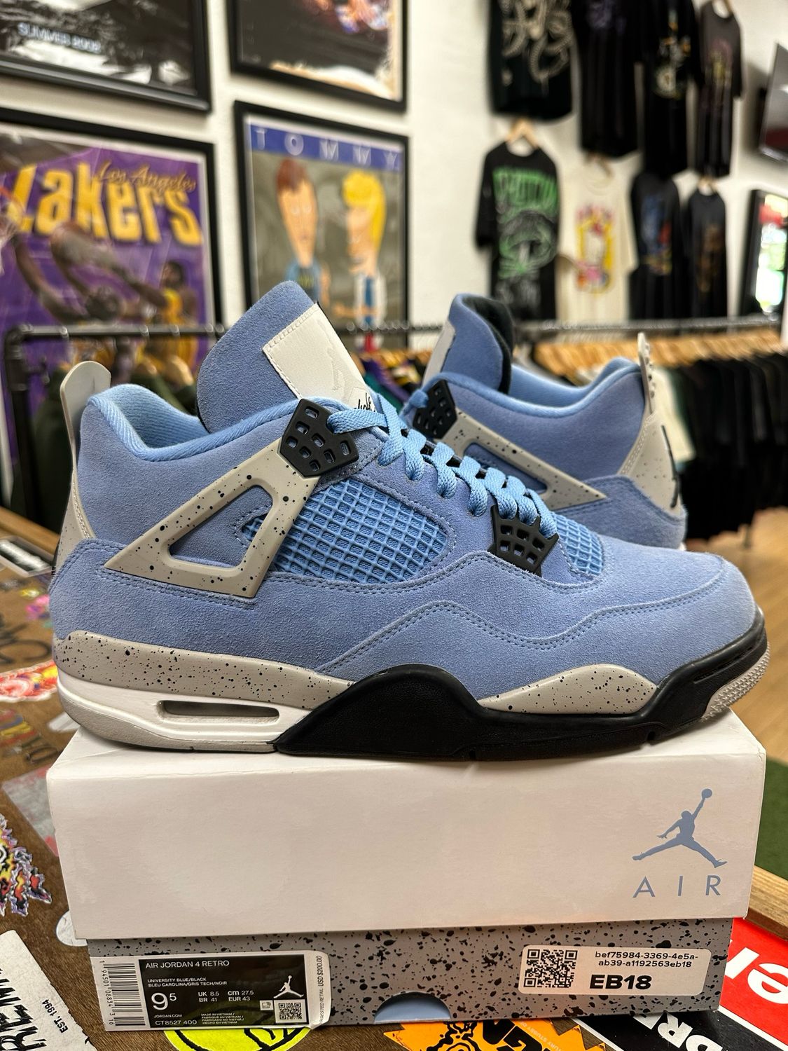 Jordan 4 Retro University Blue Size 9.5 Used