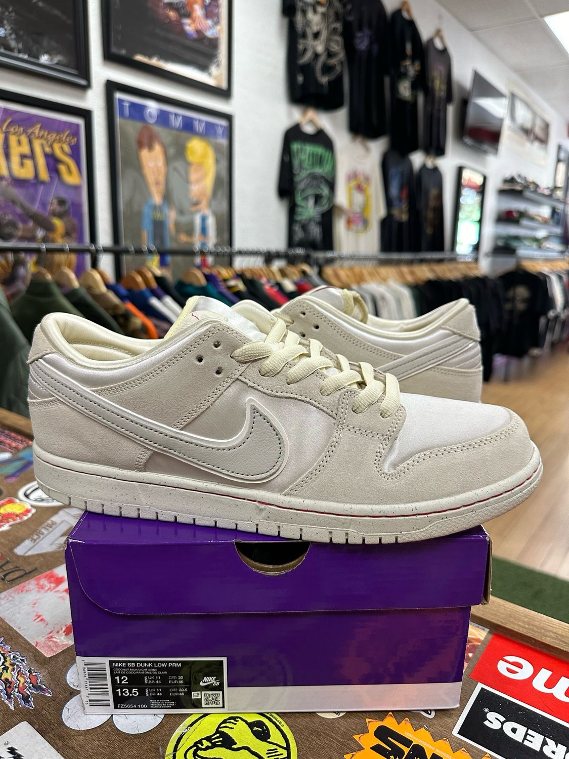DS Nike SB Dunk Low City Of Love Light Bone