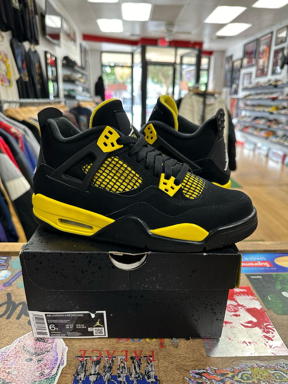 Jordan 4 Retro Thunder (2023) (GS) Size 6y (Worn)