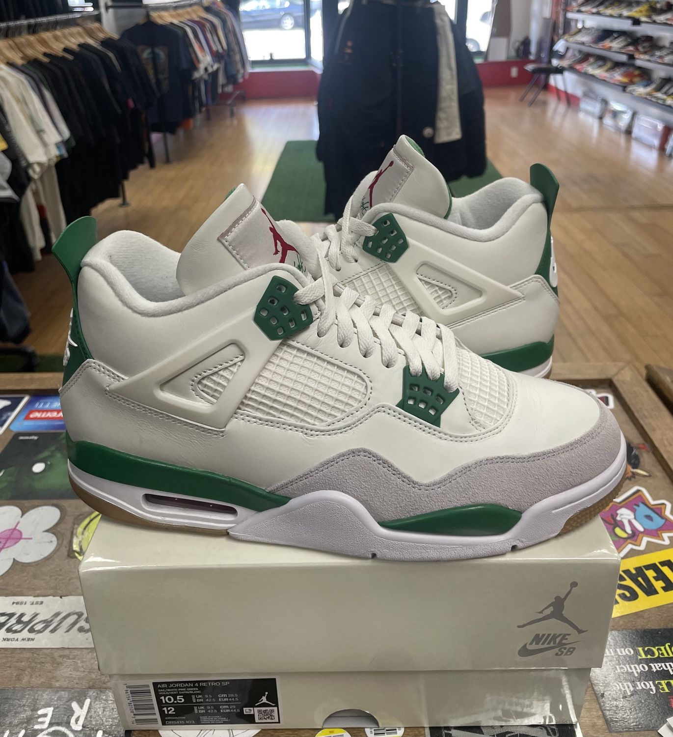 Pre Owned Jordan 4 Retro SB Pine Green Size 10.5