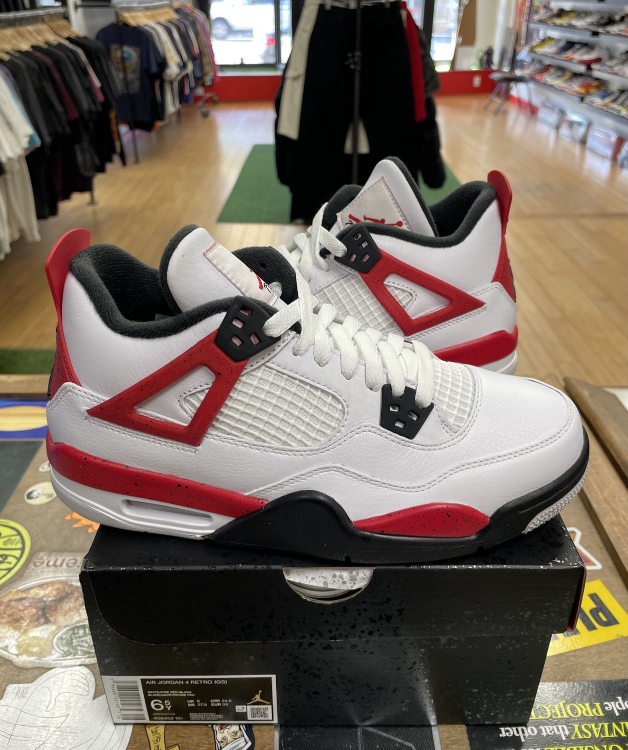 DS Jordan 4 Retro Red Cement (GS) Size 6.5Y