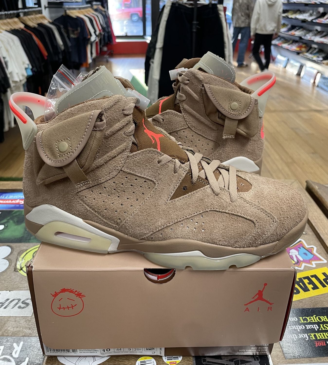 DS Jordan 6 Retro Travis Scott British Khaki Size 10