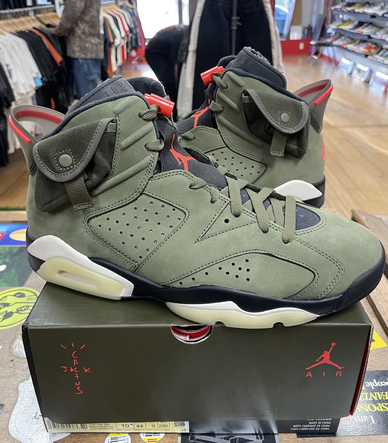 DS Jordan 6 Retro Olive Travis Scott Size 10