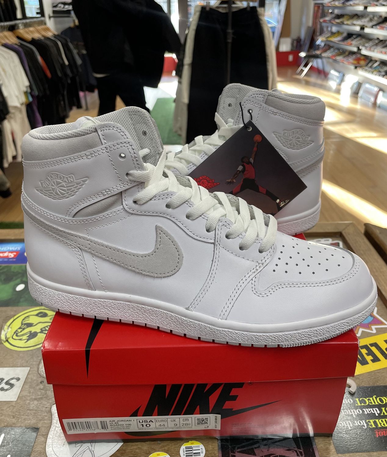 DS Jordan 1 Retro Neutral Grey Size 10