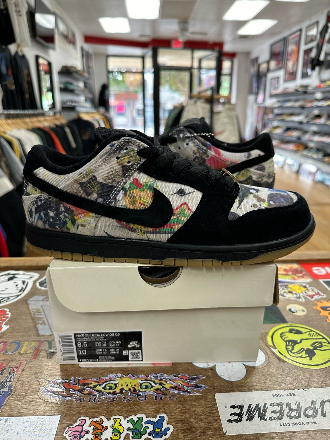 DS Nike SB Dunk Low Supreme Rammellzee Size 8.5