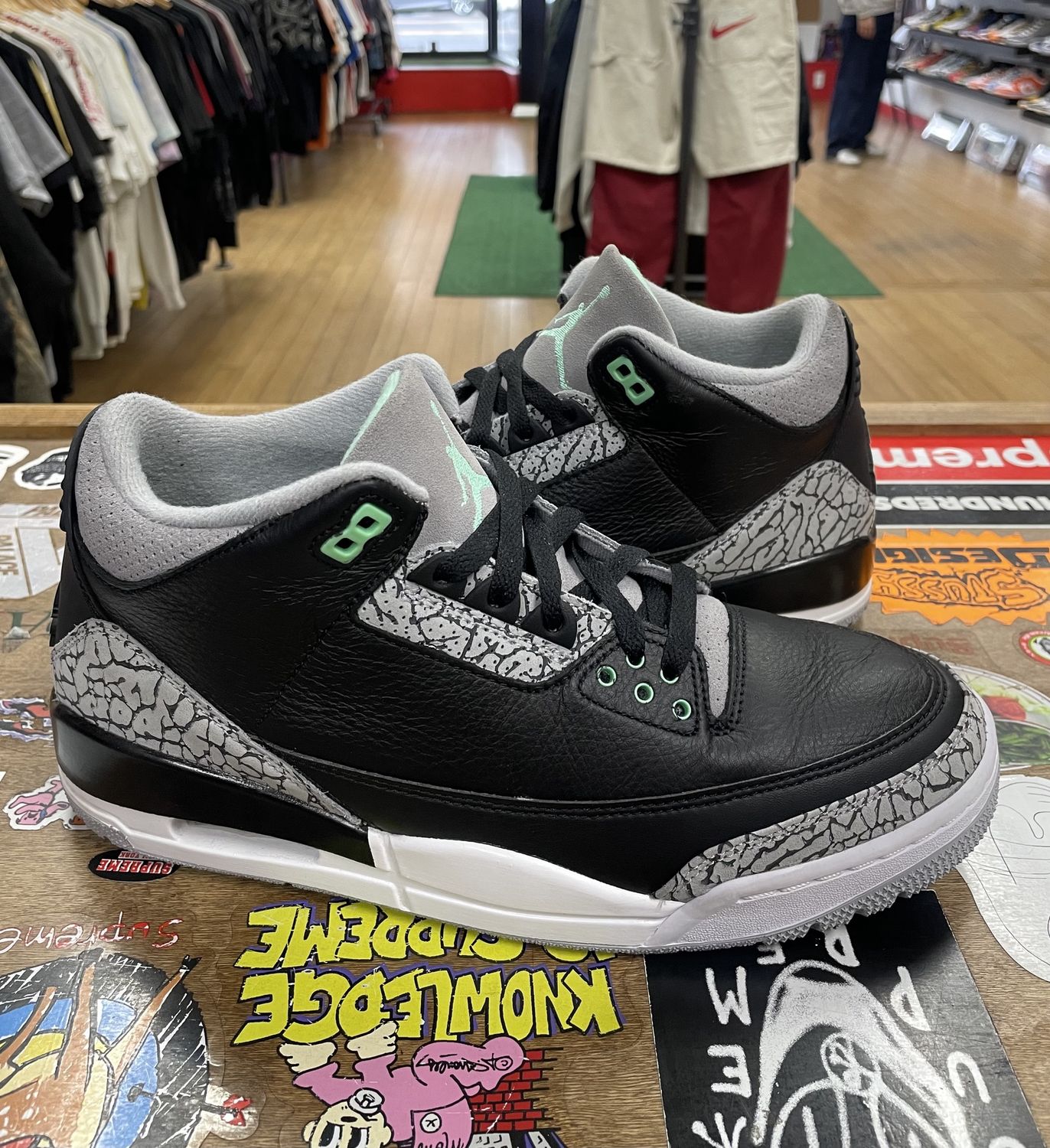 Used Jordan 3 Retro Green Glow Size 9.5 (NO BOX)