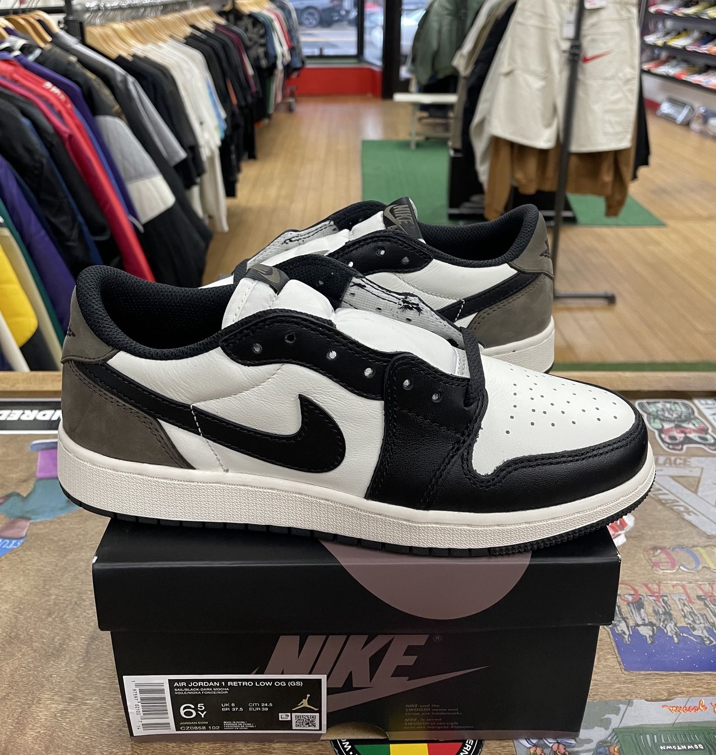 Tried On Jordan 1 Retro Low OG Mocha Size 6.5Y