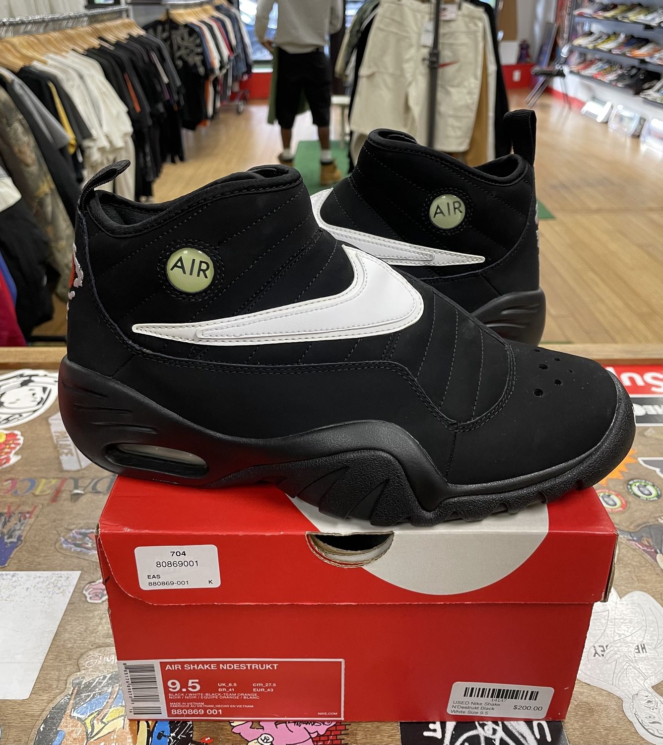 USED Nike Shake N&#39;Destrukt Black White Size 9.5