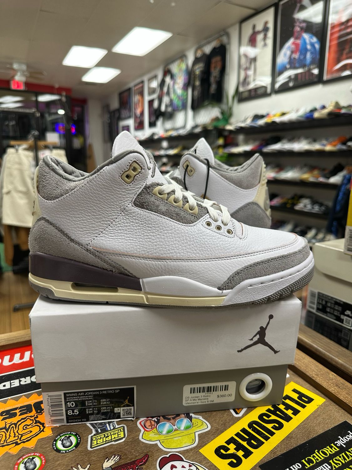 DS Jordan 3 Retro SP A Ma Maniére (Women&#39;s) Size 8.5M