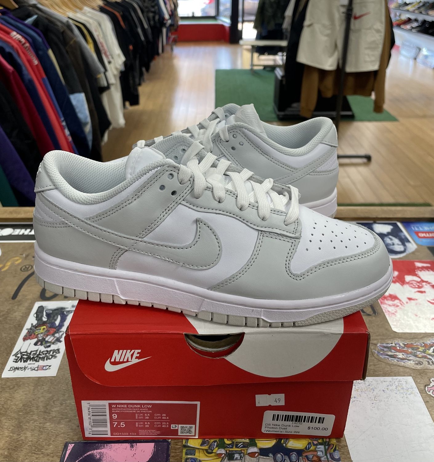 DS Nike Dunk Low Photon Dust (Women&#39;s) Size 9W