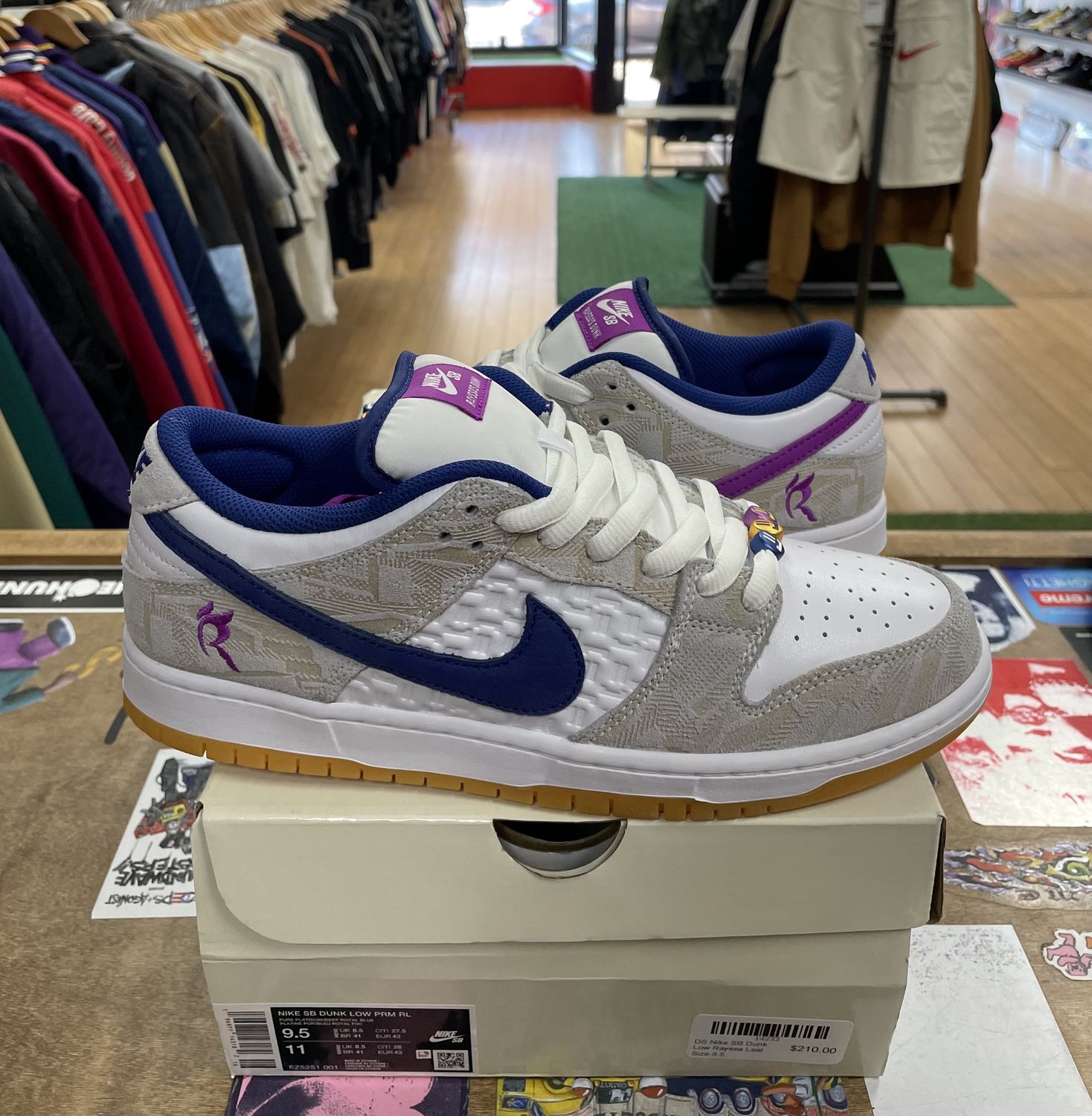 DS Nike SB Dunk Low Rayssa Leal Size 9.5