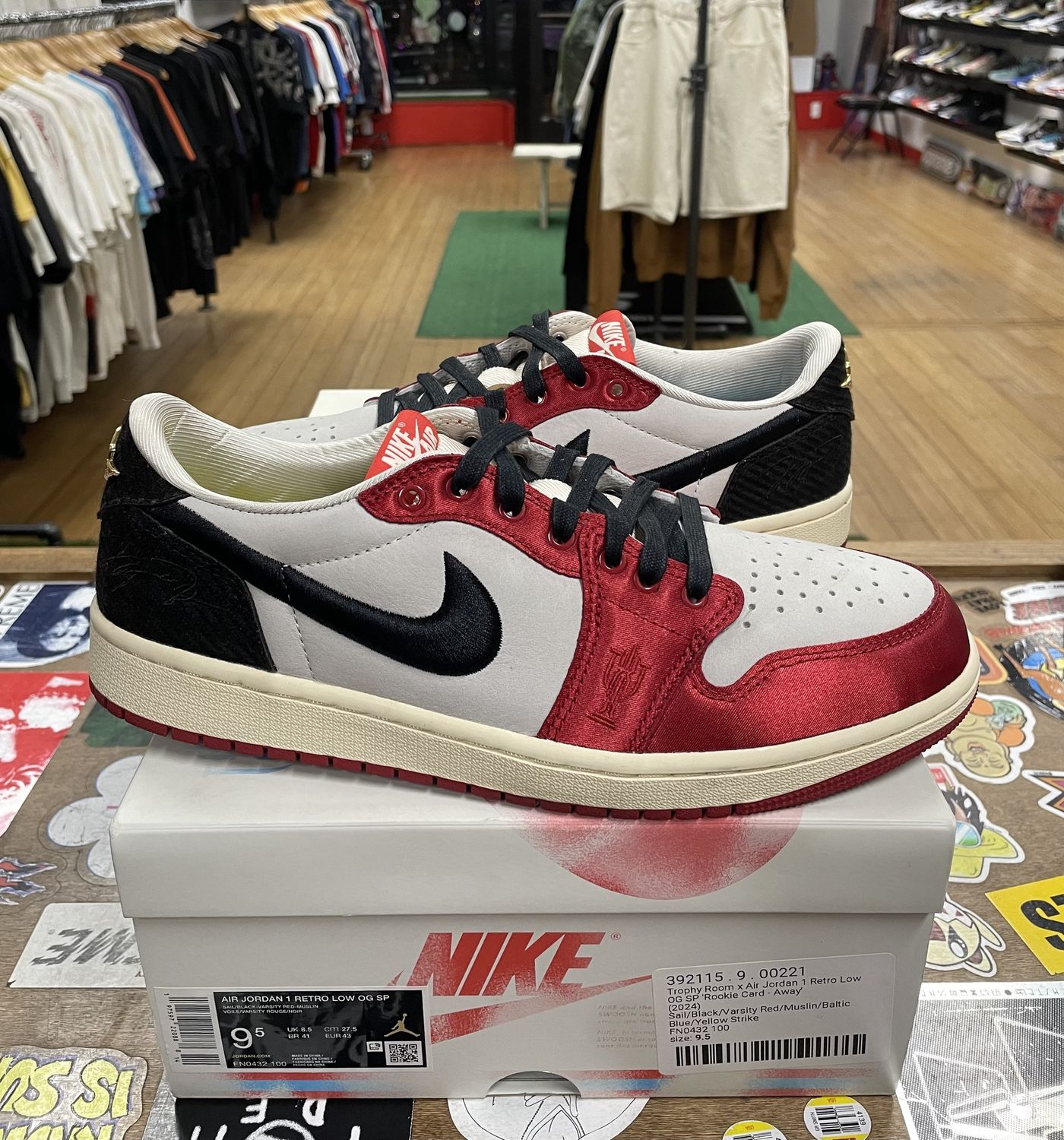 Pre Owned Jordan 1 Retro Low OG Trophy Room Rookie Card Away Size 9.5