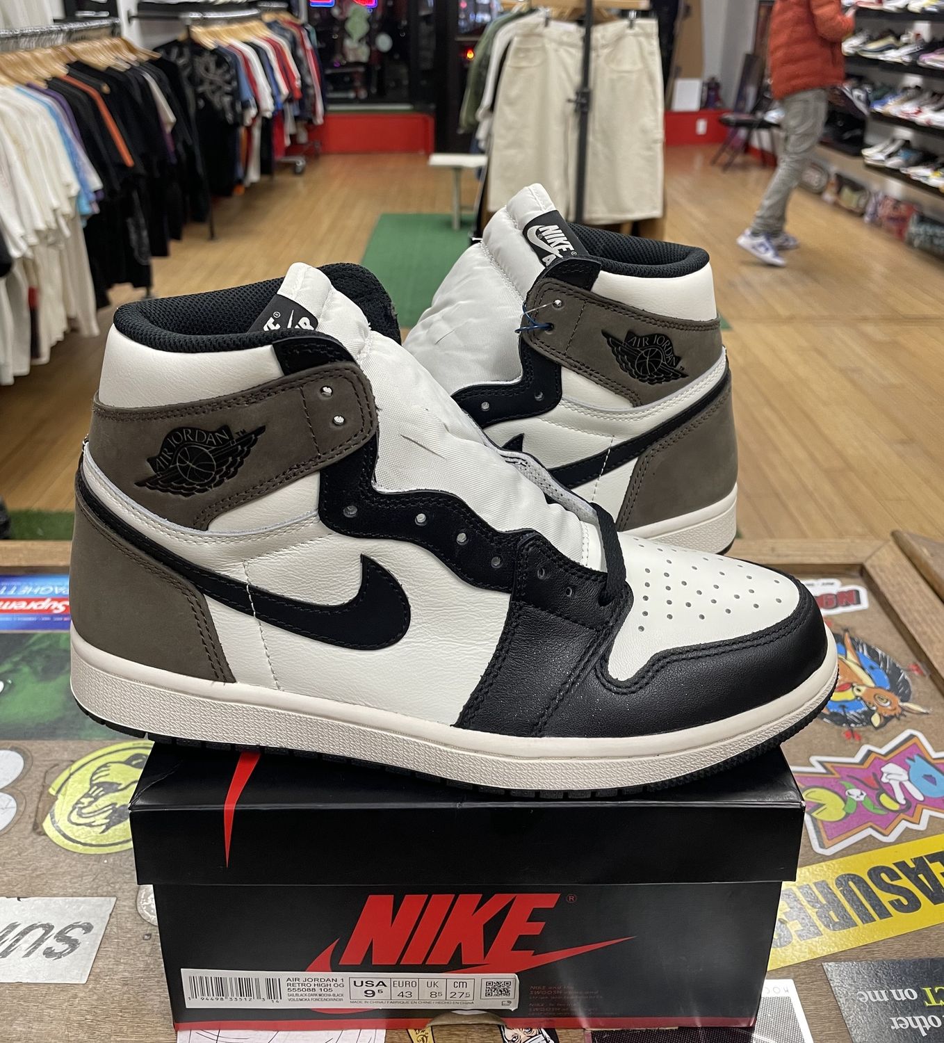 Jordan 1 Retro High Dark Mocha Size 9.5