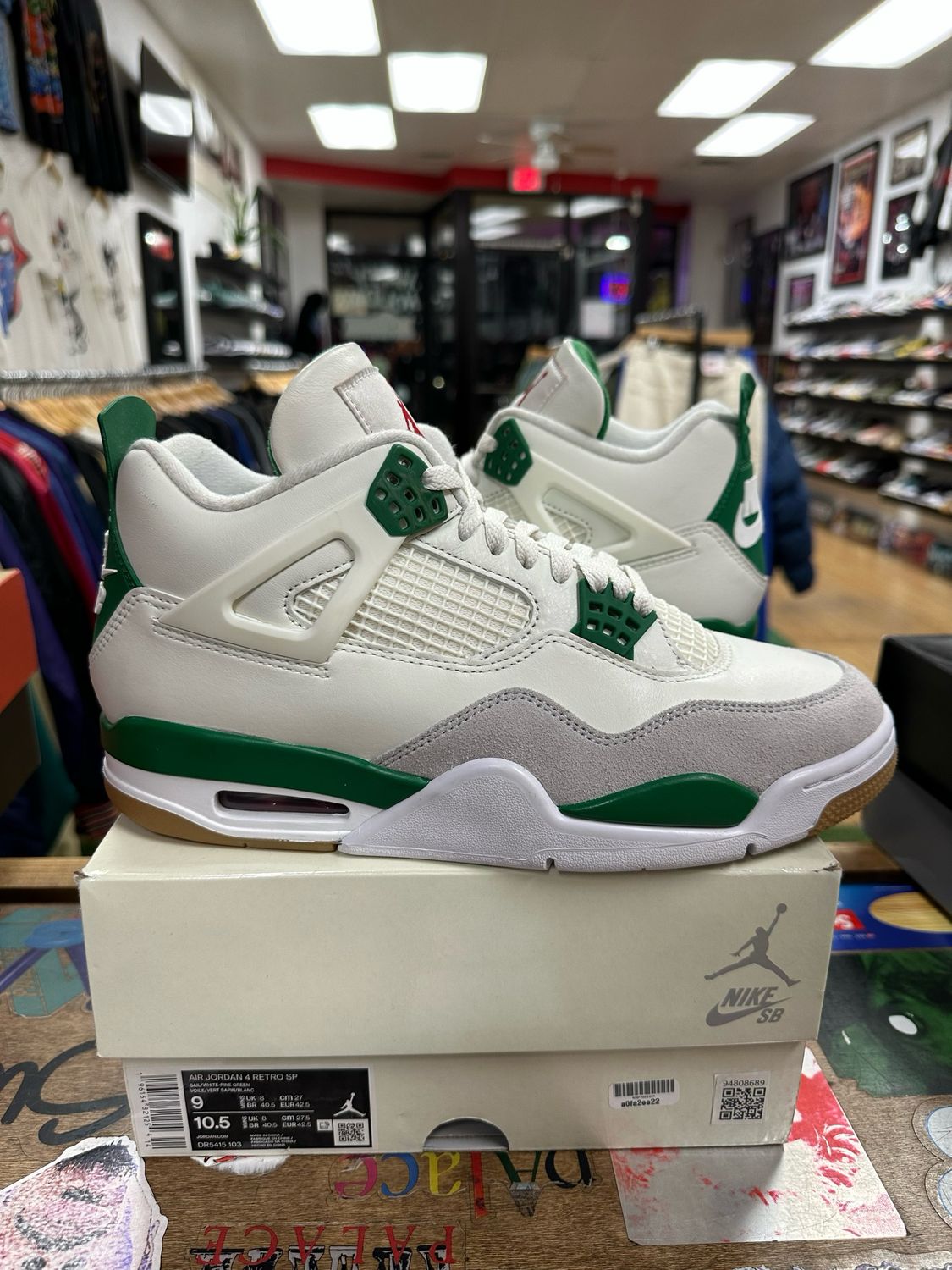 Jordan 4 Retro SB Pine Green Size 9 USED
