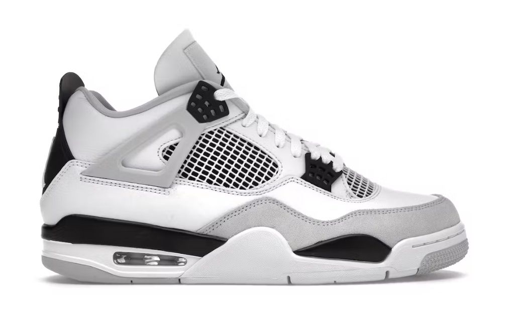 DS Jordan 4 Retro Military Black Size 9