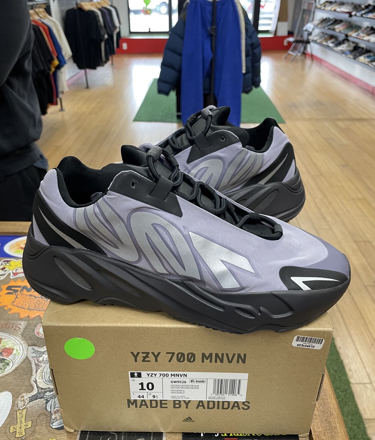 adidas Yeezy Boost 700 MNVN Geode Size 10 USED