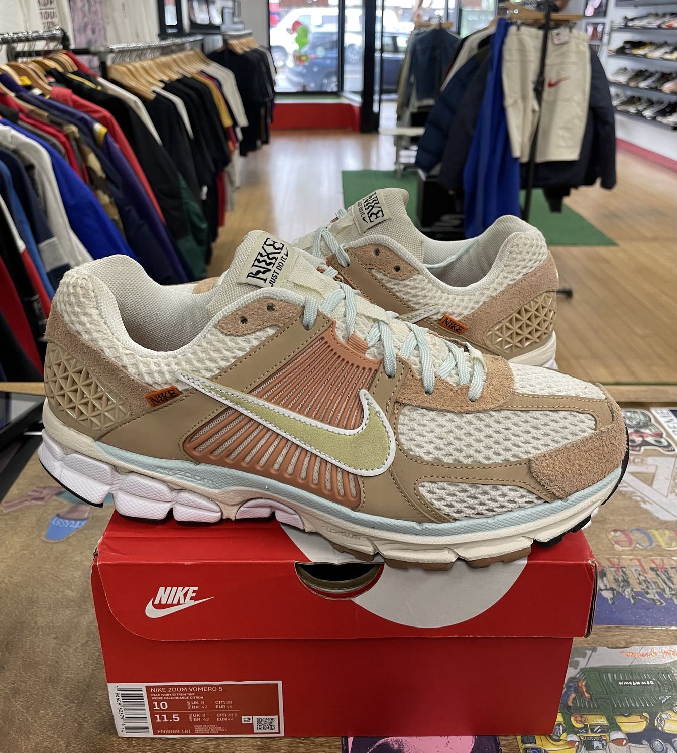Pre Owned Nike Zoom Vomero 5 Have a Nike Day Size 10