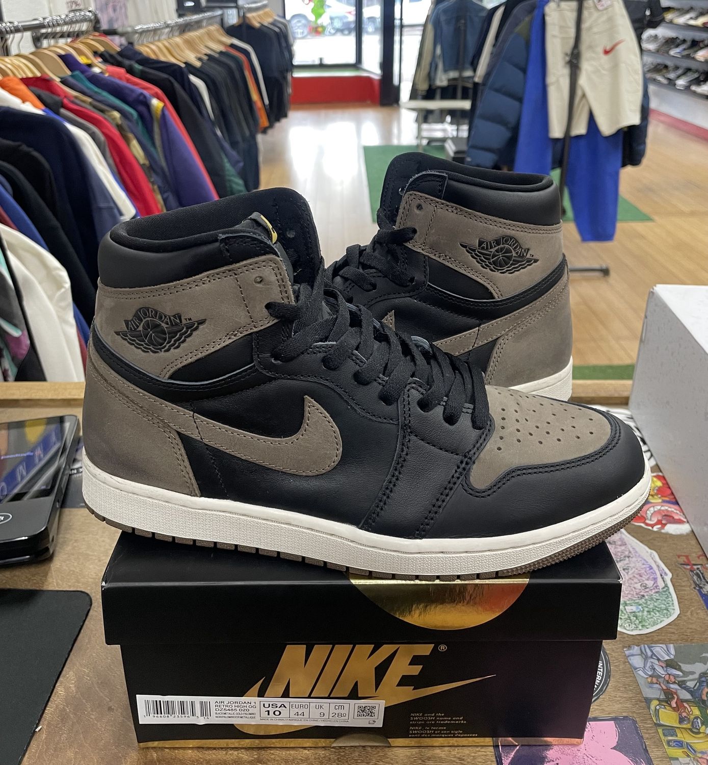Lightly Worn Jordan 1 Retro High OG Palomino Size 10