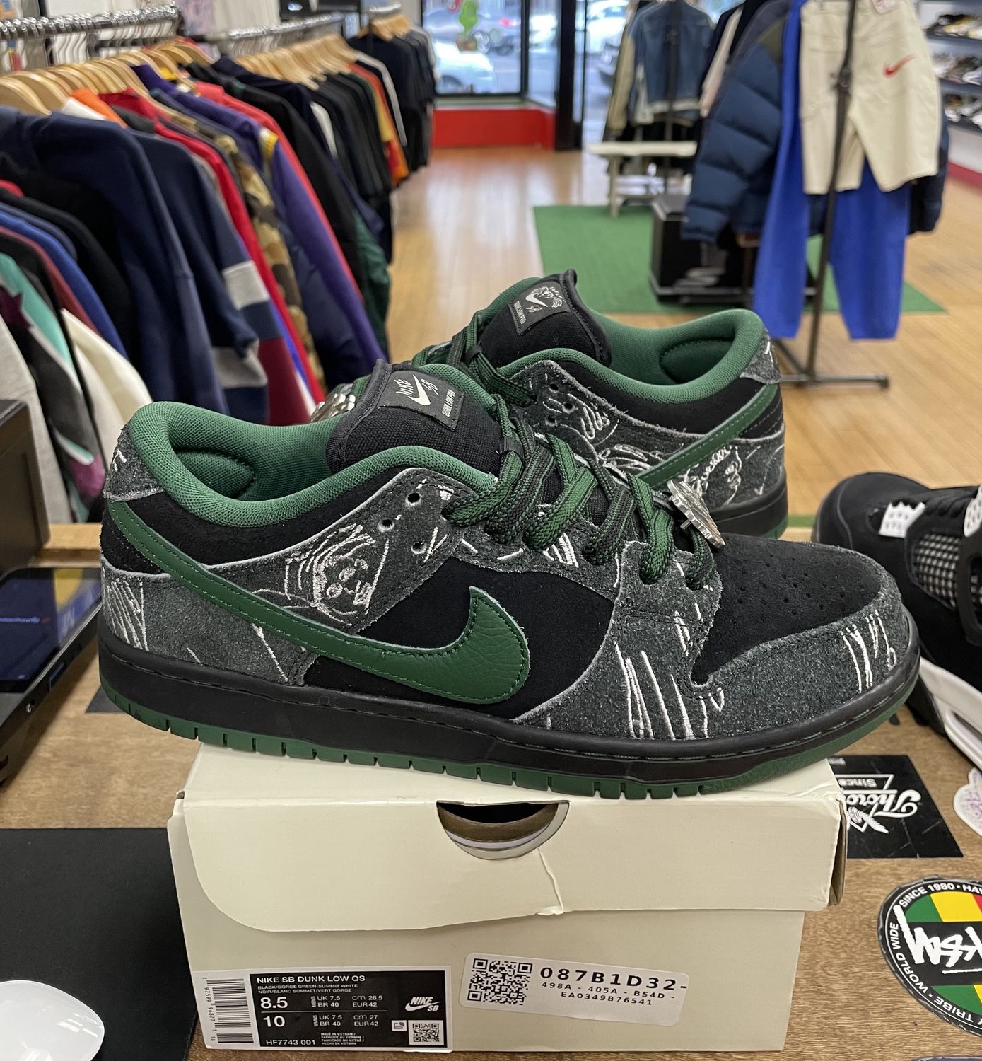 Pre Owned Nike SB Dunk Low There Skateboards Size 8.5