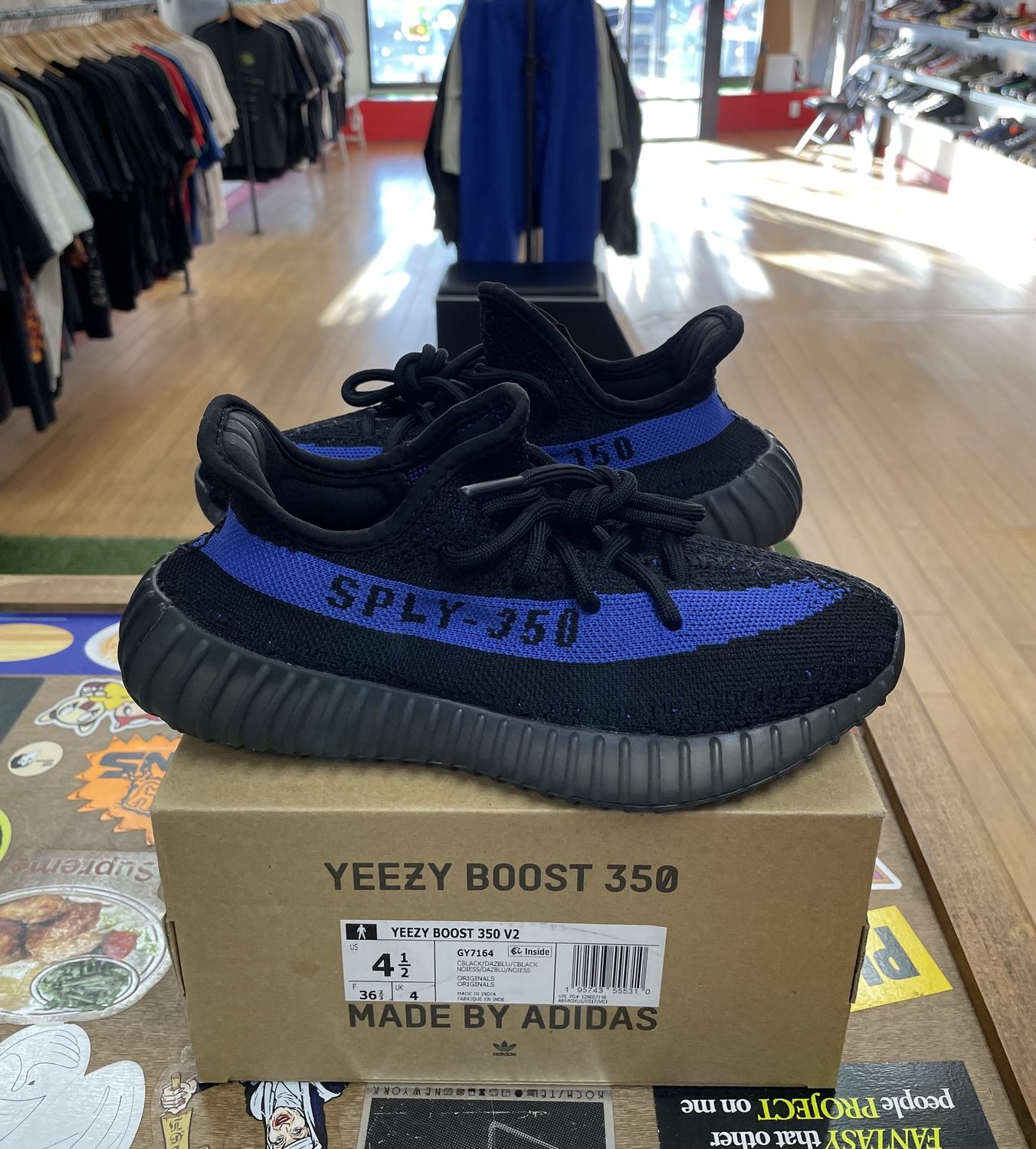 adidas Yeezy Boost 350 V2 Dazzling Blue Size 4.5 (Worn)