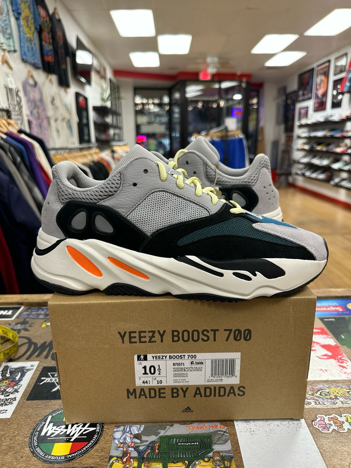 adidas Yeezy Boost 700 Wave Runner Sz 10.5 (Lightly Worn)