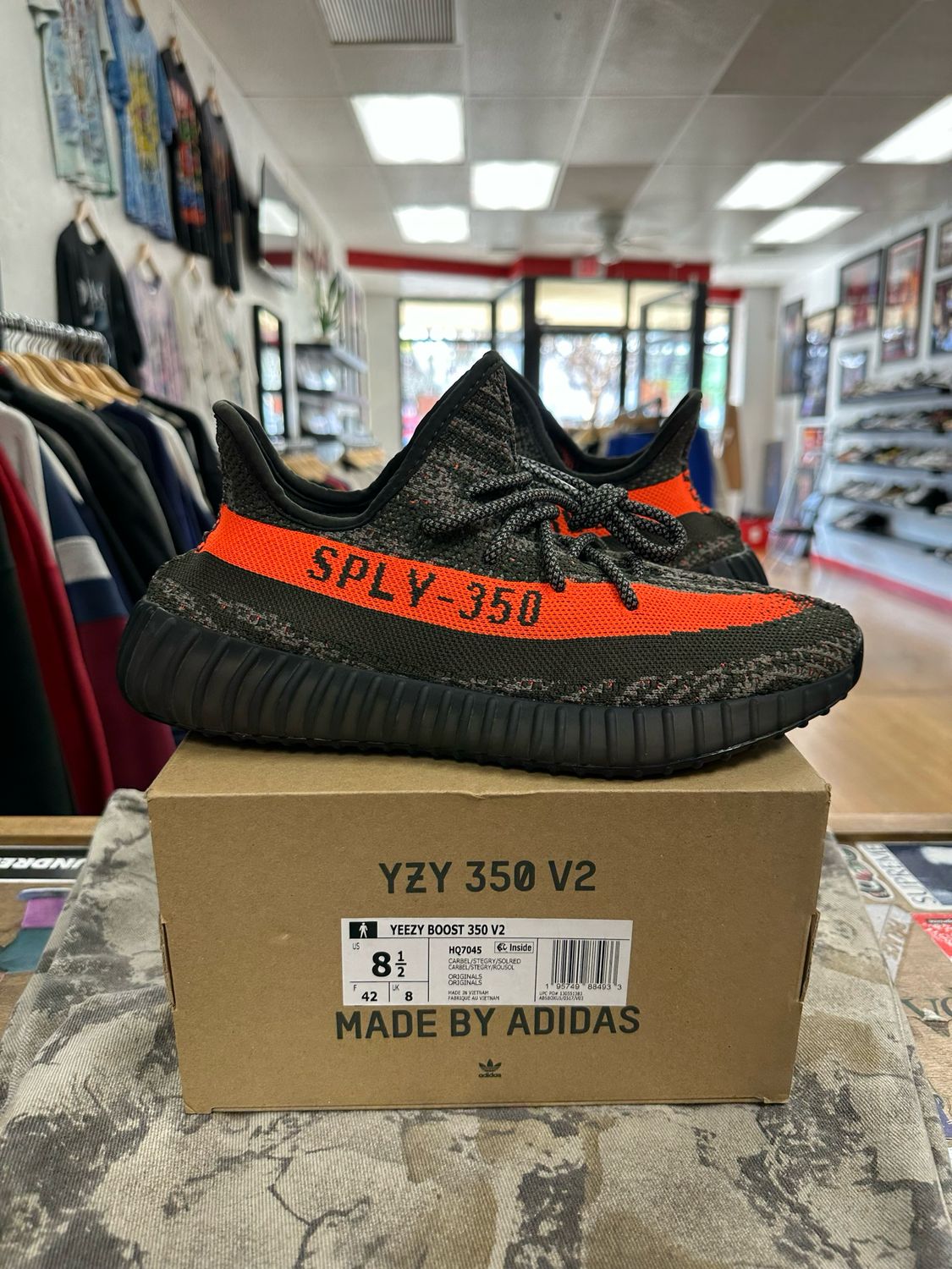 adidas Yeezy Boost 350 V2 Carbon Beluga Sz 8.5 (WORN)