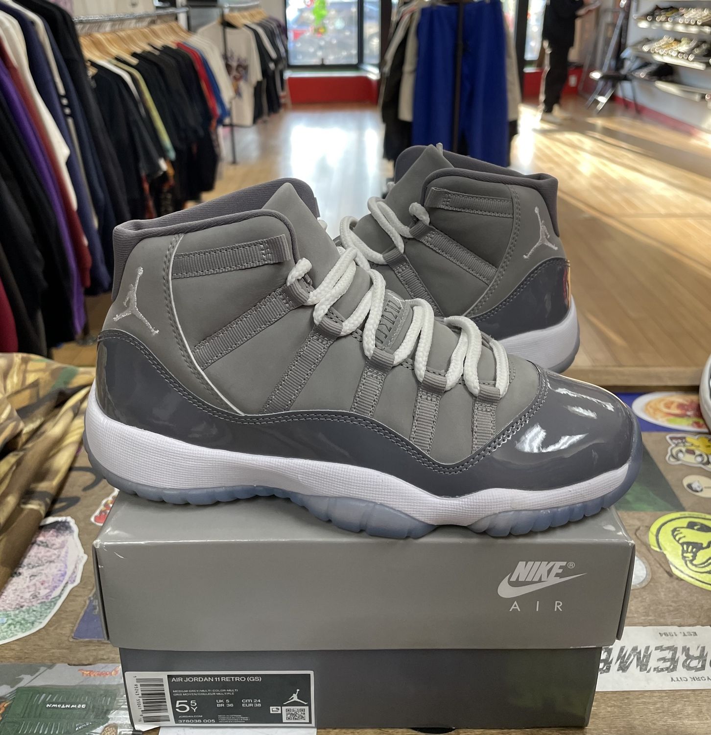 Lightly WornJordan 11 Retro Cool Grey (2021) Size 5.5Y