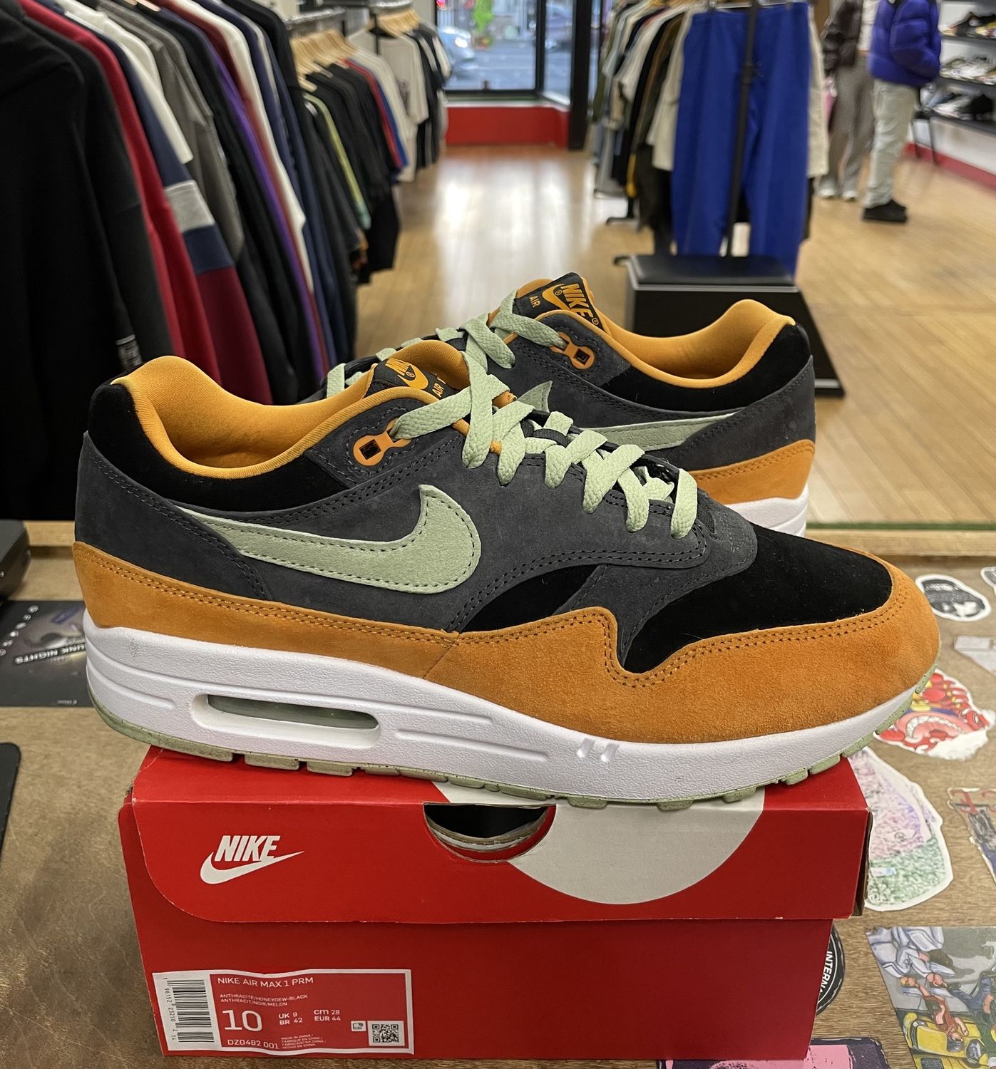 Lightly Worn Nike Air Max 1 PRM Duck Honey Dew Size 10
