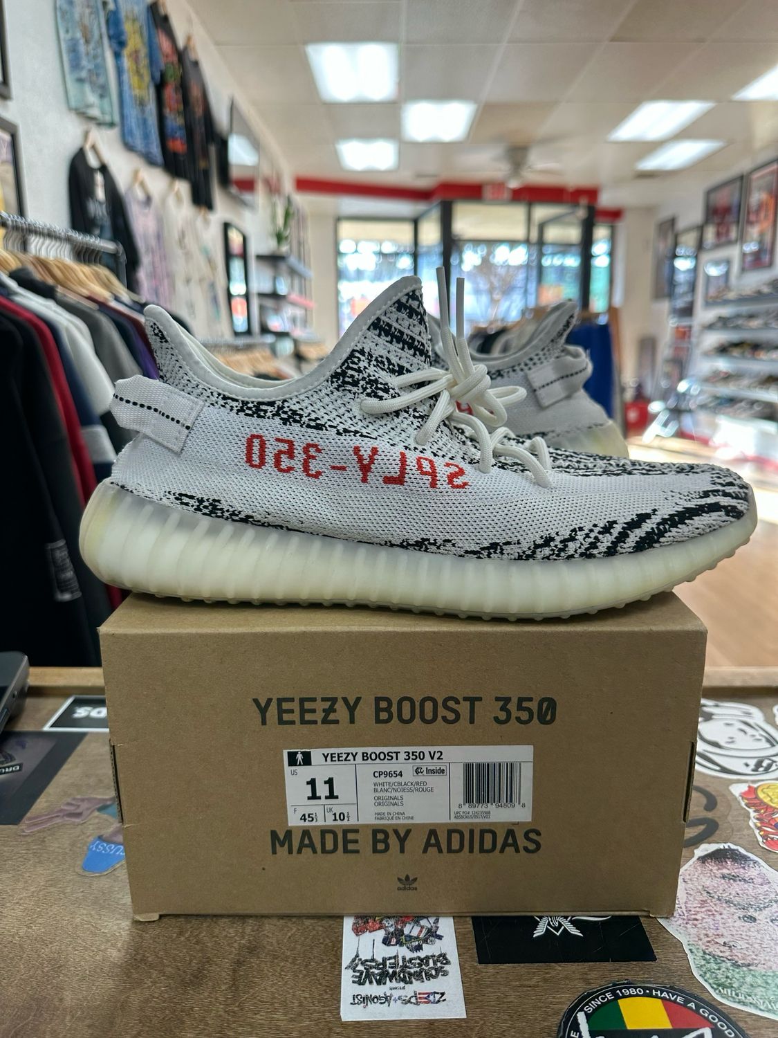 adidas Yeezy Boost 350 V2 Zebra Sz 11 (Pre-Owned)
