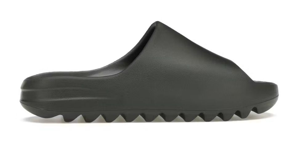 DS Adidas Yeezy Slide Dark Onyx Size 7