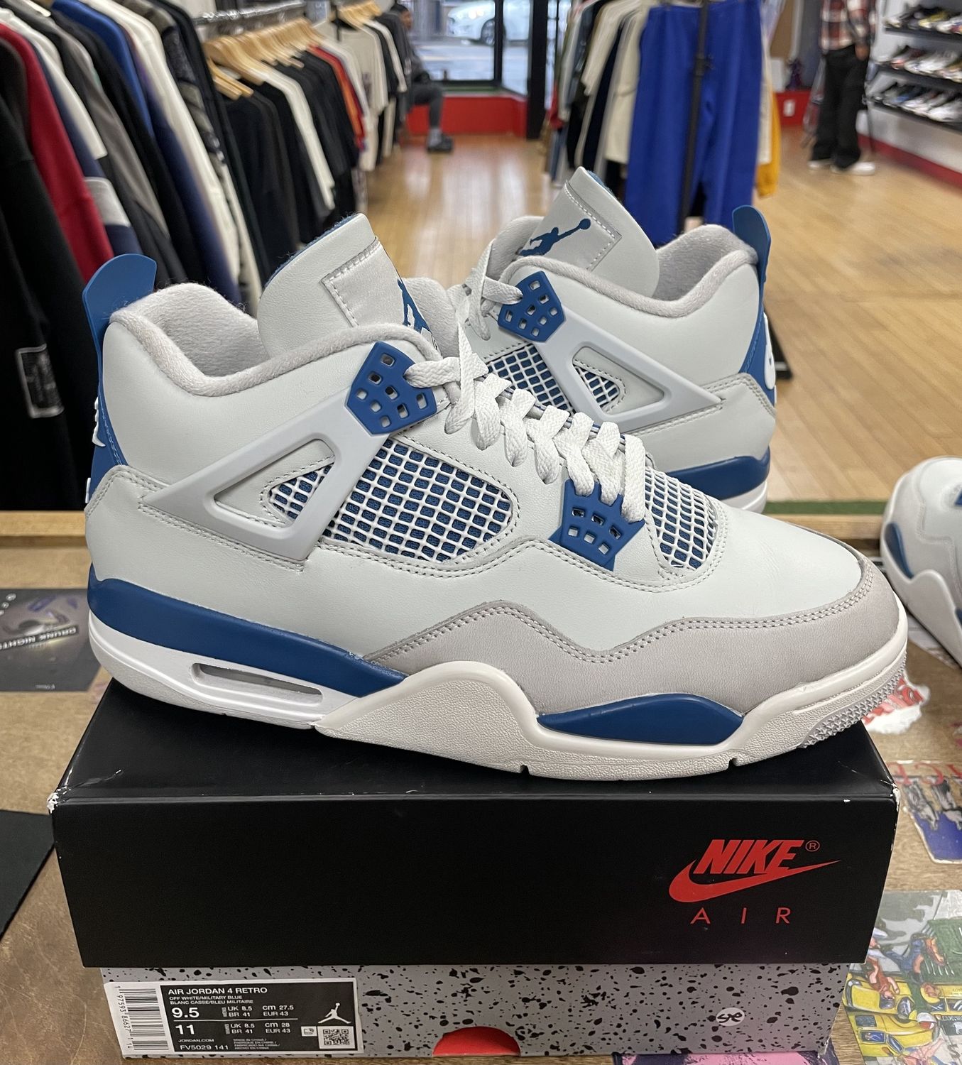 Pre Owned Jordan 4 Retro Military Blue (2024) Size 9.5