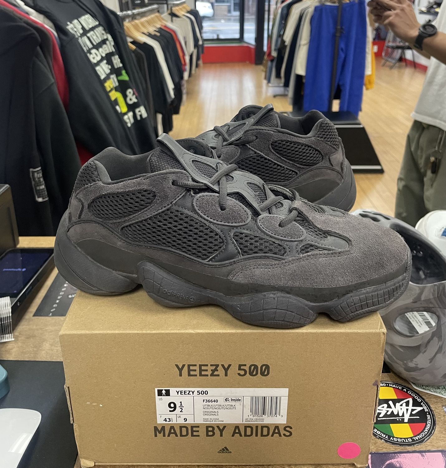 Pre Owned Adidas Yeezy 500 Utility Black Size 9.5