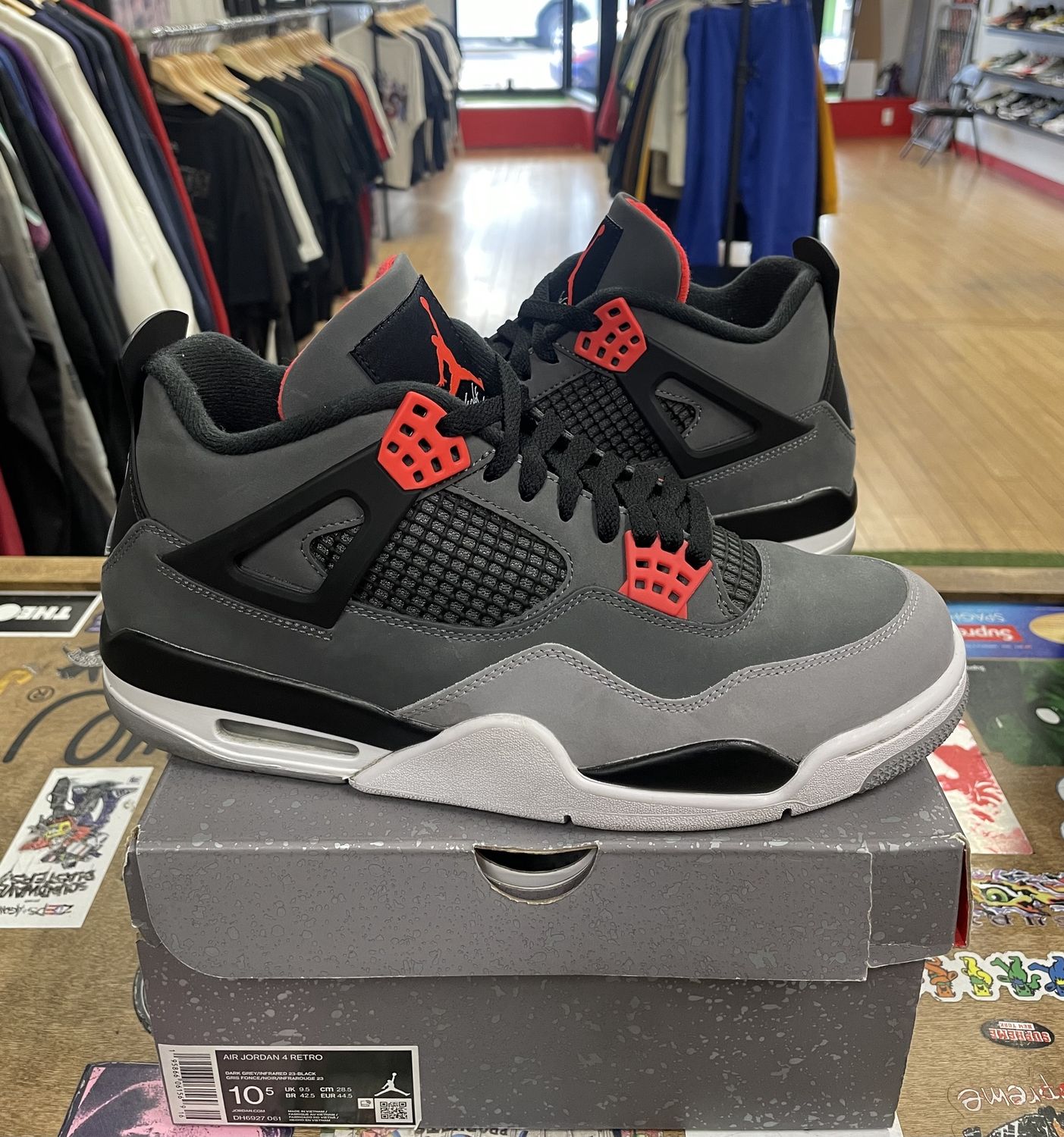 Jordan 4 Retro Infrared Size 10.5 (Pre-Owned)