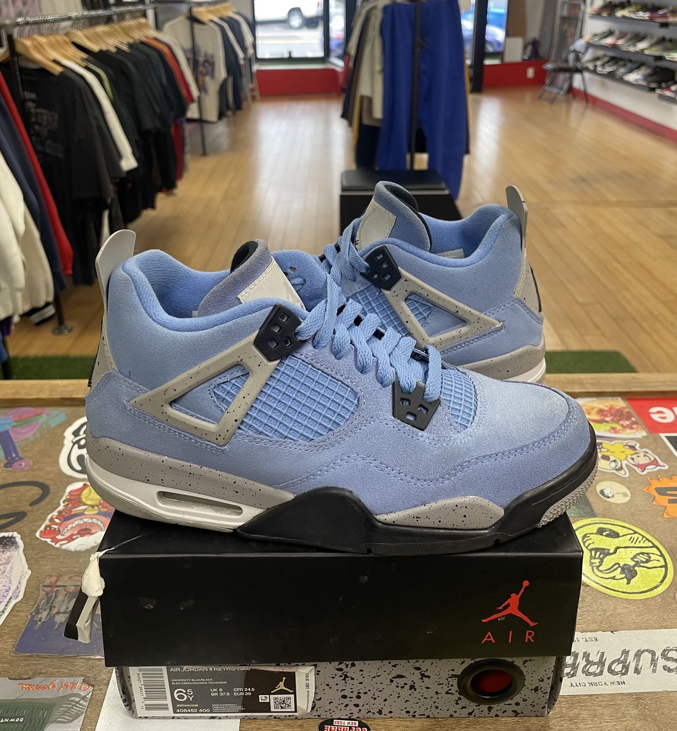 Jordan 4 Retro University Blue (GS) Size 6.5Y (Pre-Owned)