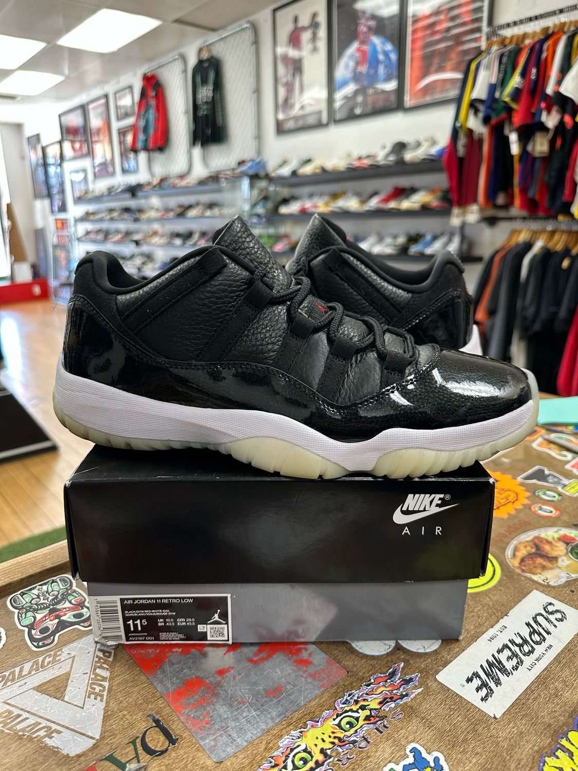 Jordan 11 Retro Low 72-10 Size 11.5 Pre Owned