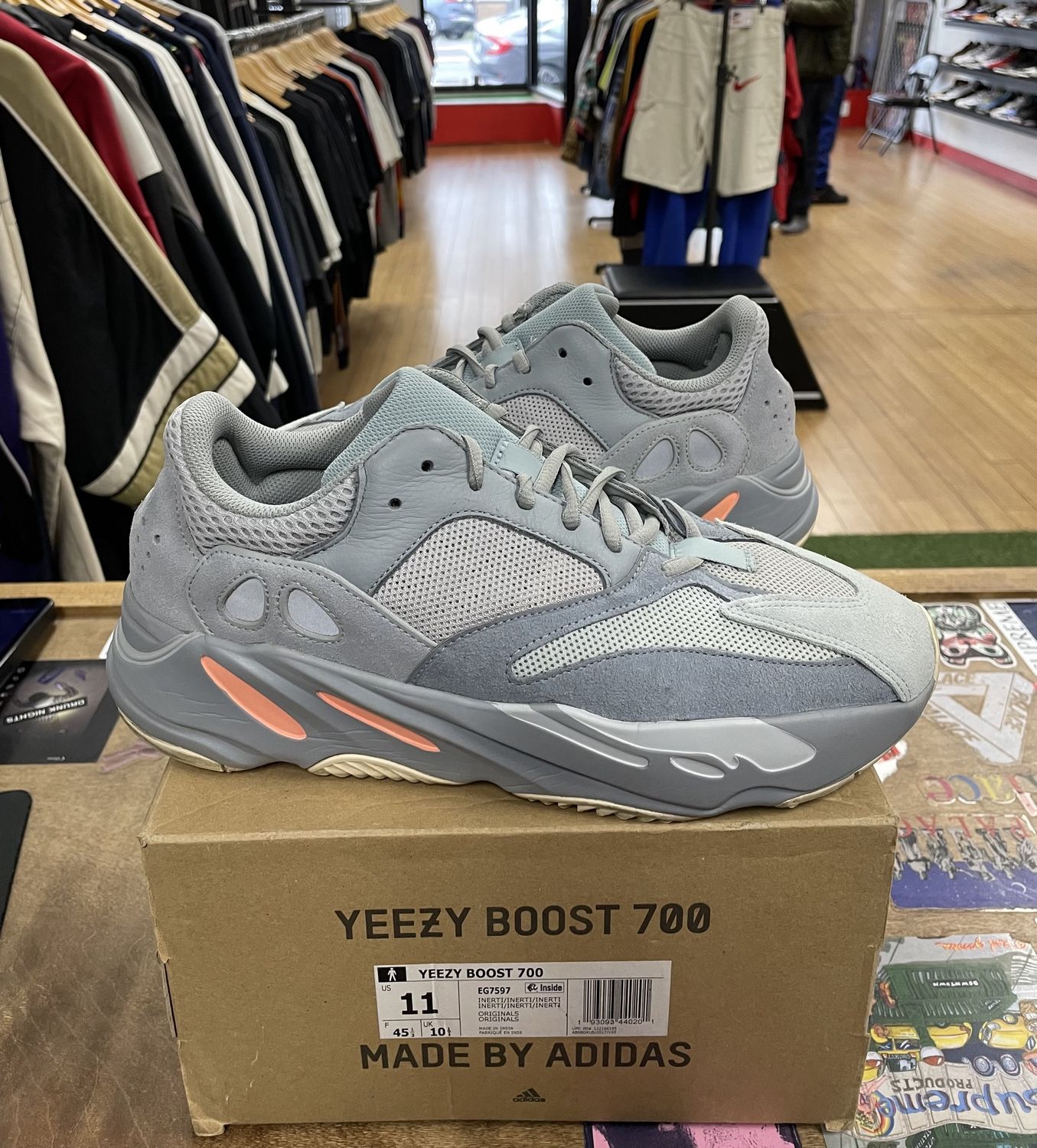 adidas Yeezy Boost 700 Inertia Size 11 (WORN)